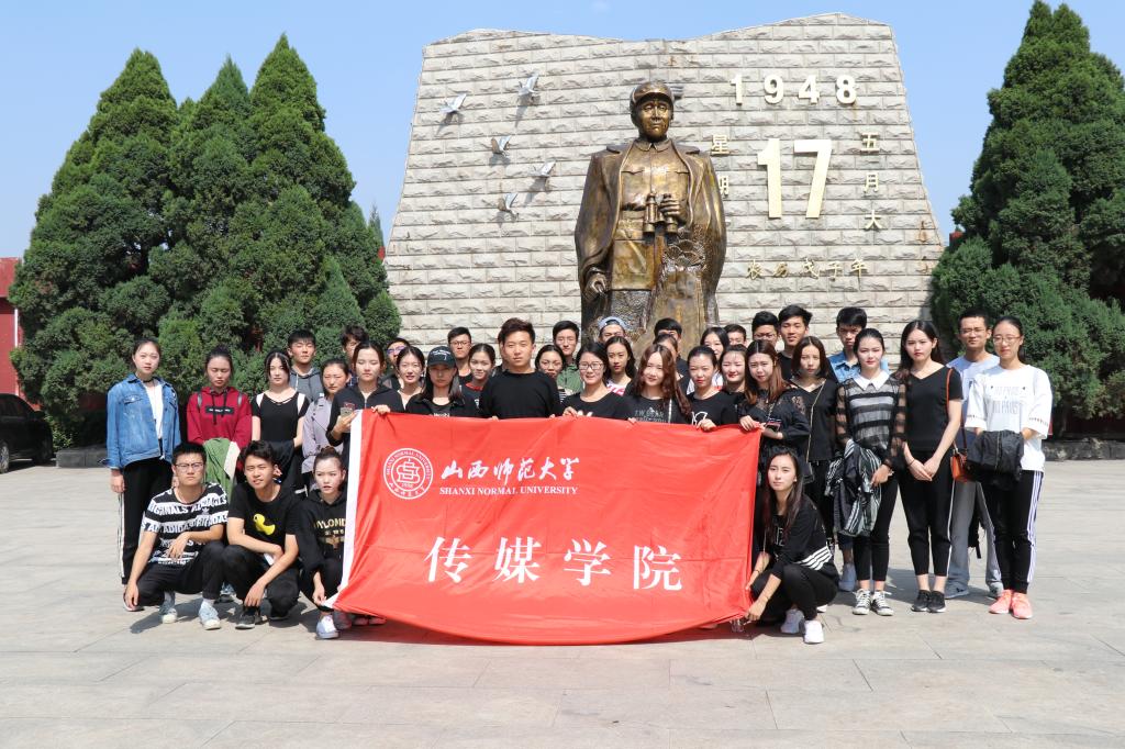 全体学生合影留念