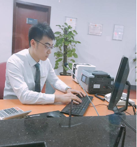 于晓航,毕业于yl8cc永利官网广播电视编导系,在校期间在校园电视台工作,积极参加学校的各类活动,参与多项校园文艺汇演和大型晚会的录制工作。毕业后在锦州银行北京分行工作,工作过程中认真负责,获得了单位领导的一致好评。